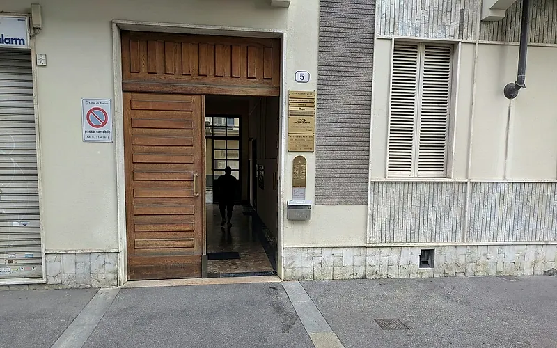 L'ingresso, in Via Digione 5 — Torino